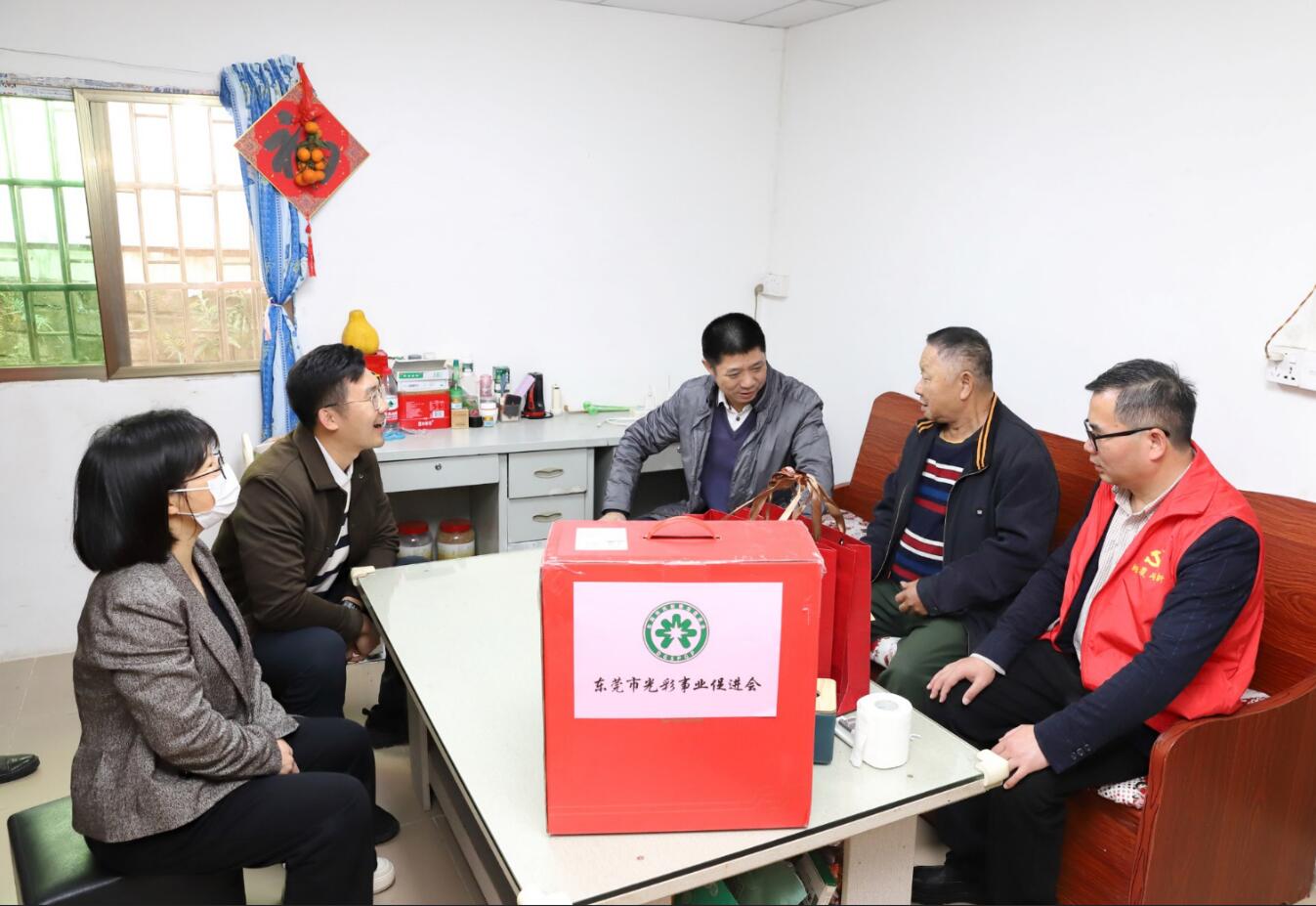 三正房地產(chǎn)黨支部開展新春走訪慰問(wèn)困難群眾活動(dòng)